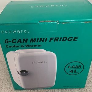 New in box mini fridge 6 can 4L cooler and warmer